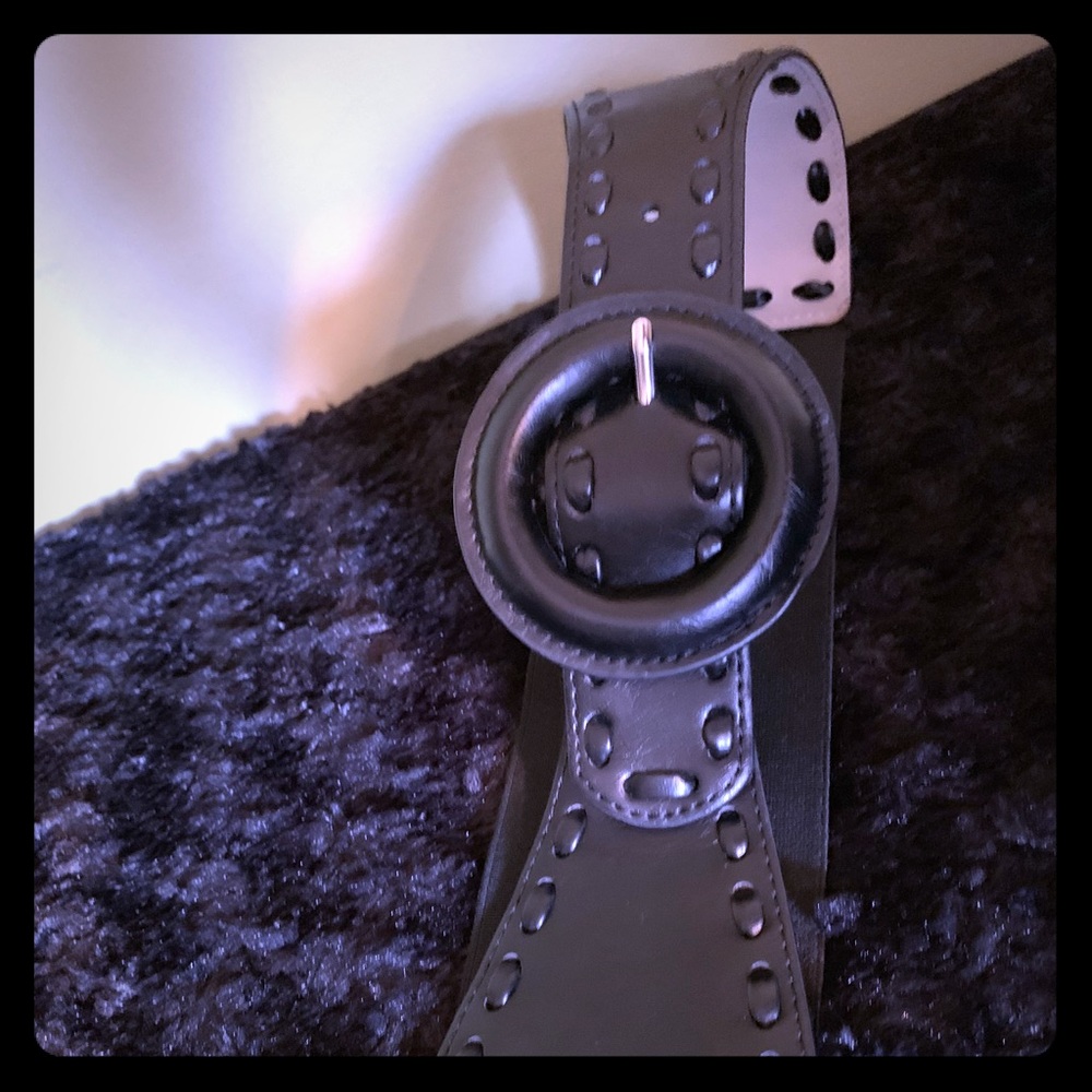 Ladies Belt.